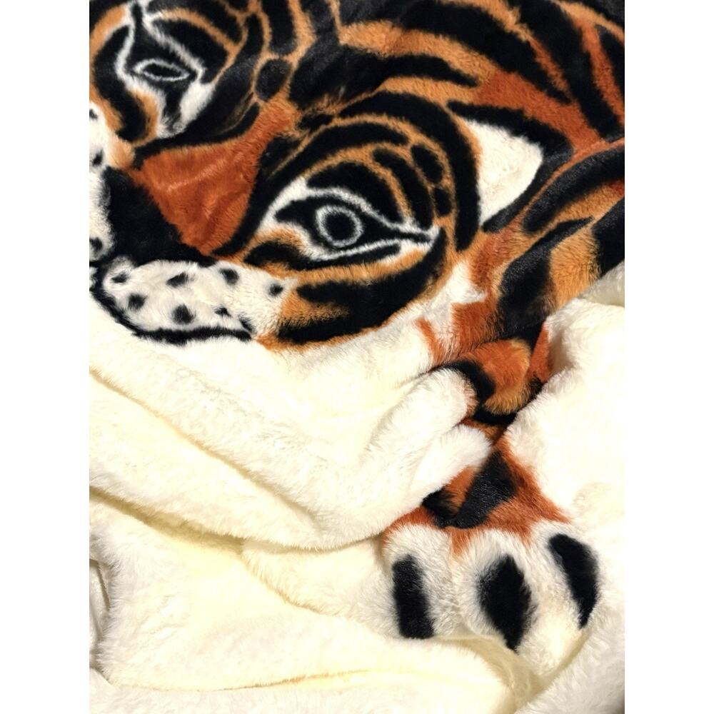 Christian Lacroix Faux Fur Tiger Throw Blanket Tiger Print NWT - Picture 3 of 16
